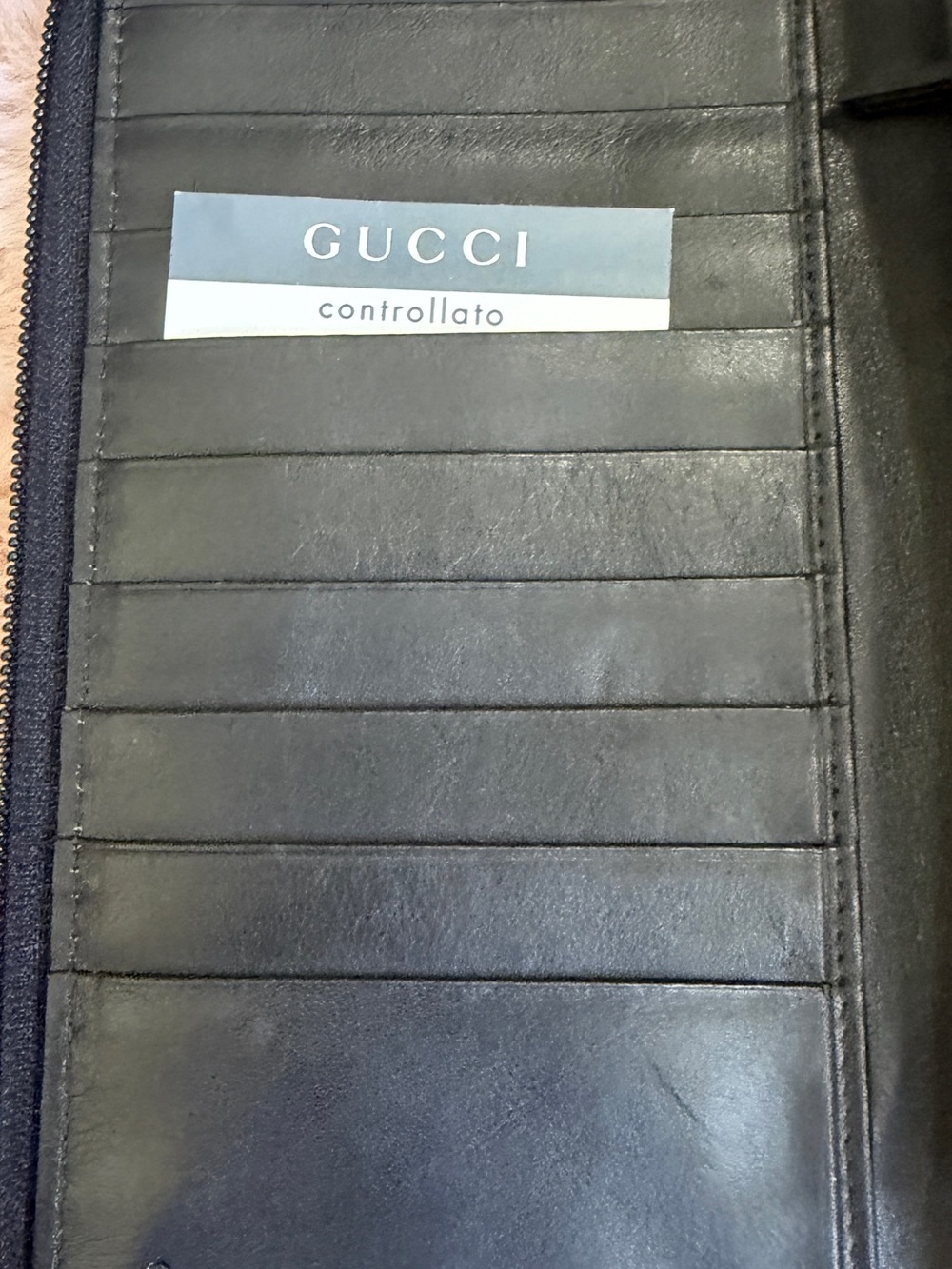 Gucci Black Leather Wallet with Embossed Logo - Picture 12 of 16